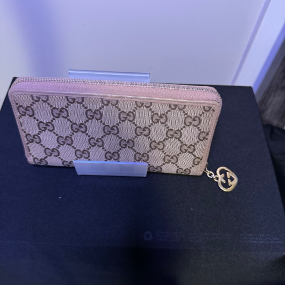 Gucci Zippy Long Wallet with Logo Charm - Picture 2 of 10